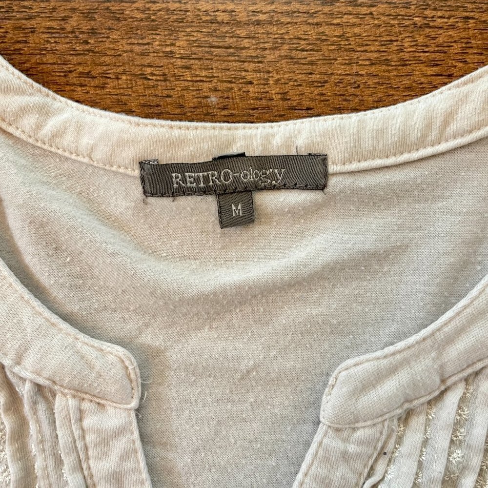 Retro-ology Long Sleeve Split V-Neck Top - Picture 4 of 5